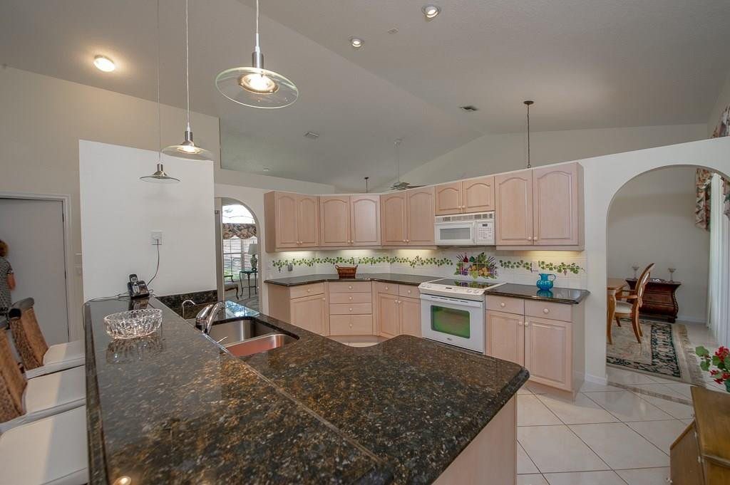 21552 Arbor Way Boca Raton, FL 33433 - Photo 20 of 46 Granite Counter Tops