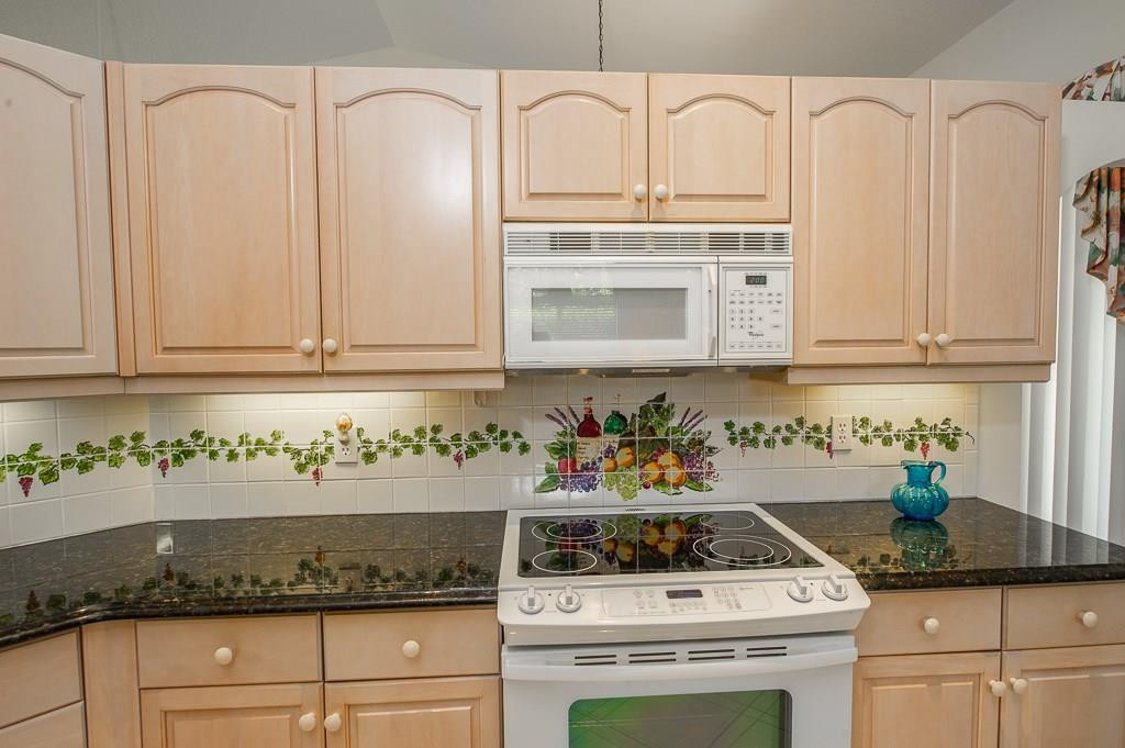 21552 Arbor Way Boca Raton, FL 33433 - Photo 21 of 46 Move in and Ready to Go!