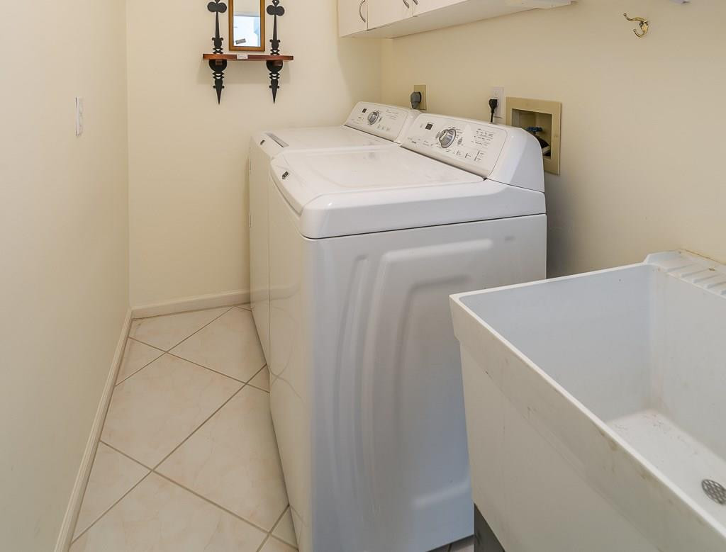 21552 Arbor Way Boca Raton, FL 33433 - Photo 35 of 46 Laundry Room with Sink