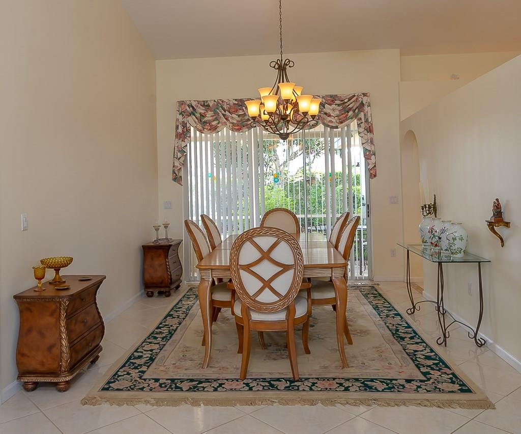 21552 Arbor Way Boca Raton, FL 33433 - Photo 5 of 46 Large Dining room for Entertainment