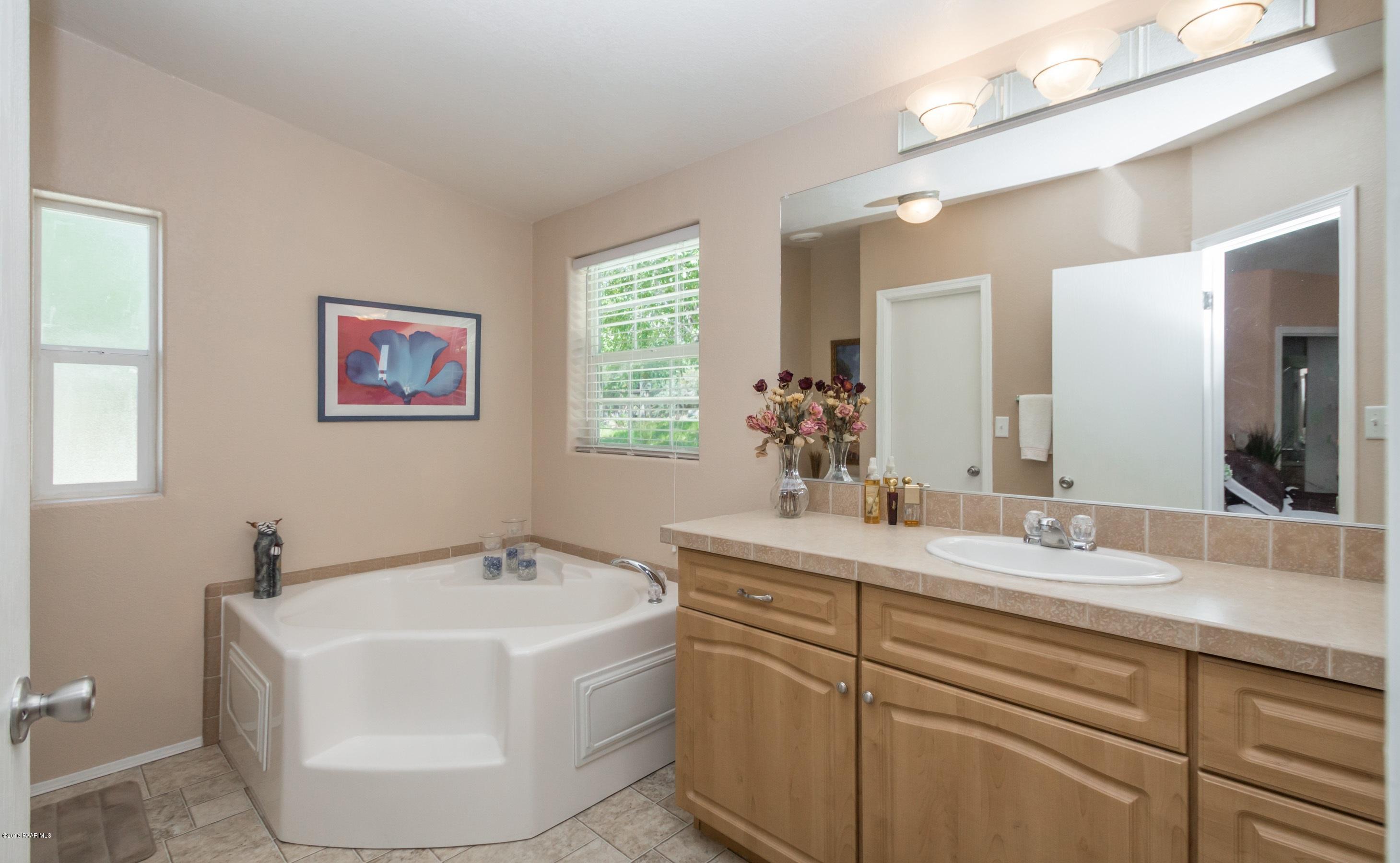306 South Overland Road Prescott, AZ 86303 - Photo 8 of 18 OverlandMBath