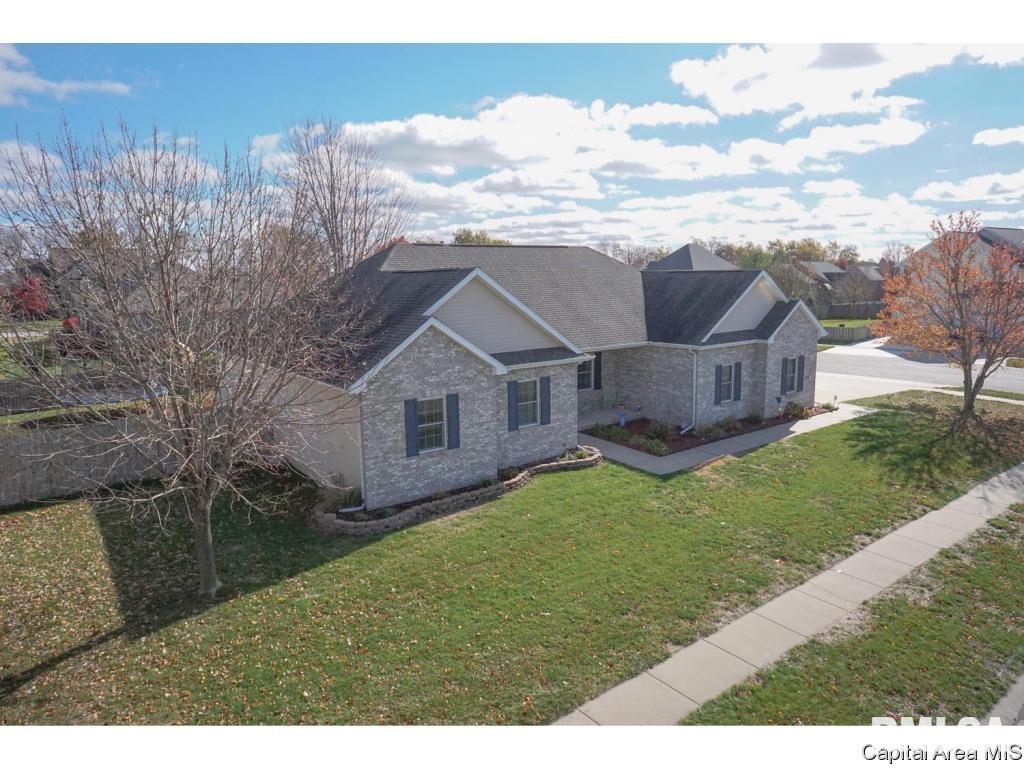 412 Burberry Lane Rochester, IL 62563 - Photo 2 of 31