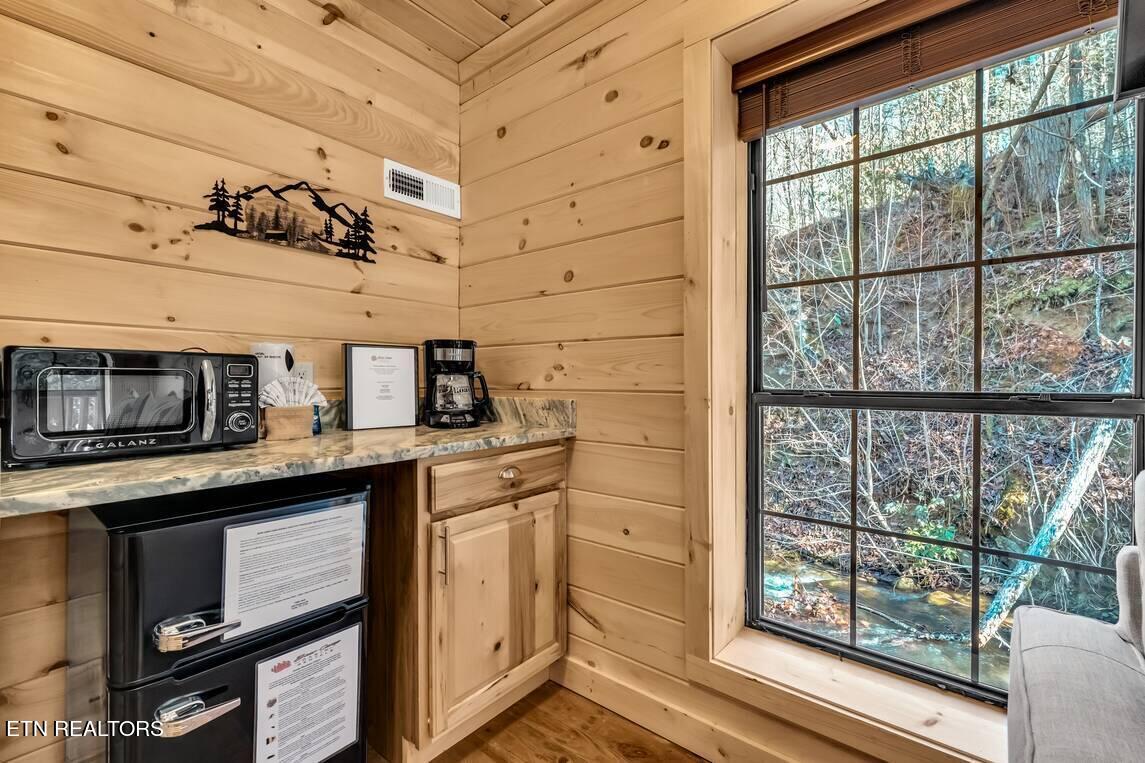 4560 Redwood Road Cosby, TN 37722 - Photo 10 of 15 Kitchenette