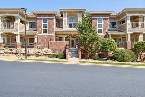 $695,000 | 9002 Hawks Reserve Lane, Unit 202, Verona, WI 53593