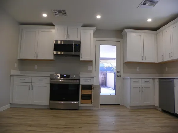 $3,200 | 8337 East Meadowbrook Avenue, Scottsdale, AZ 85251
