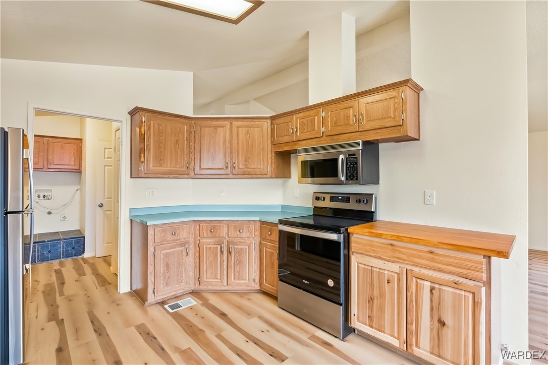 1545 East El Rodeo Road, Unit 64 Fort Mohave, AZ 86426 - Photo 8 of 31 Kitchen