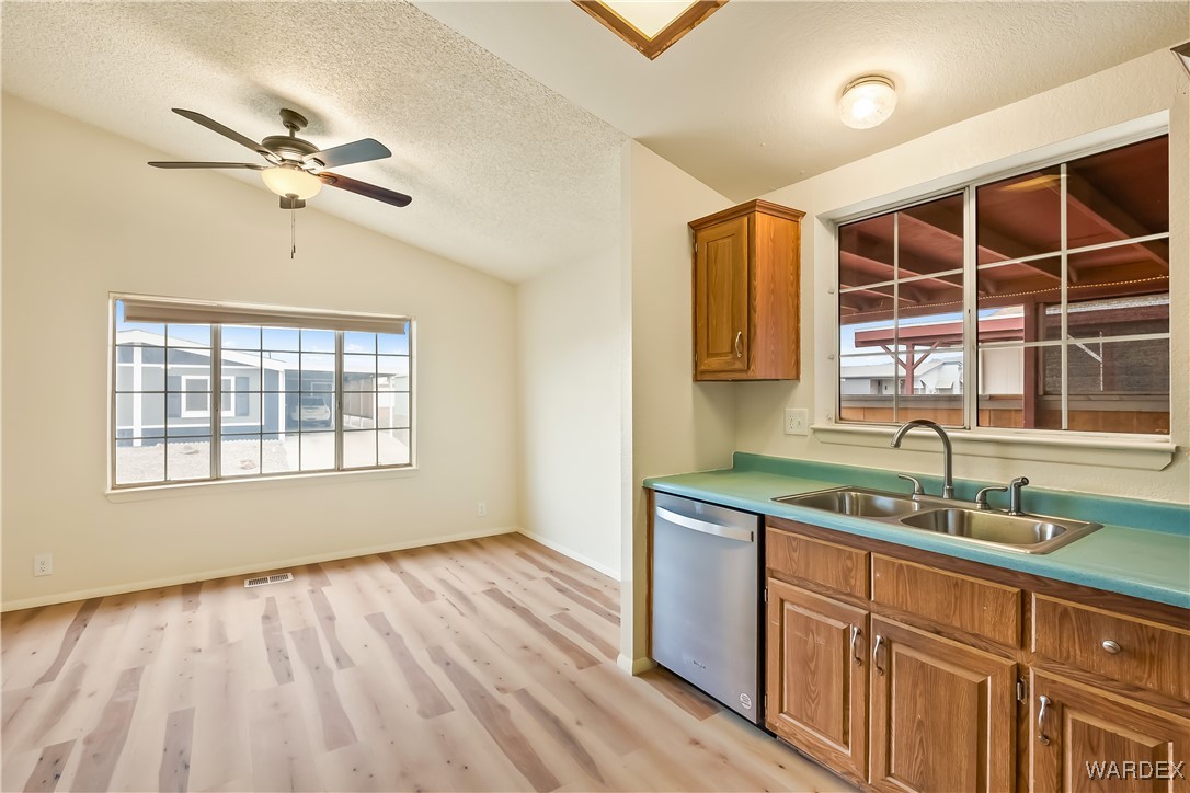 1545 East El Rodeo Road, Unit 64 Fort Mohave, AZ 86426 - Photo 10 of 31 Kitchen