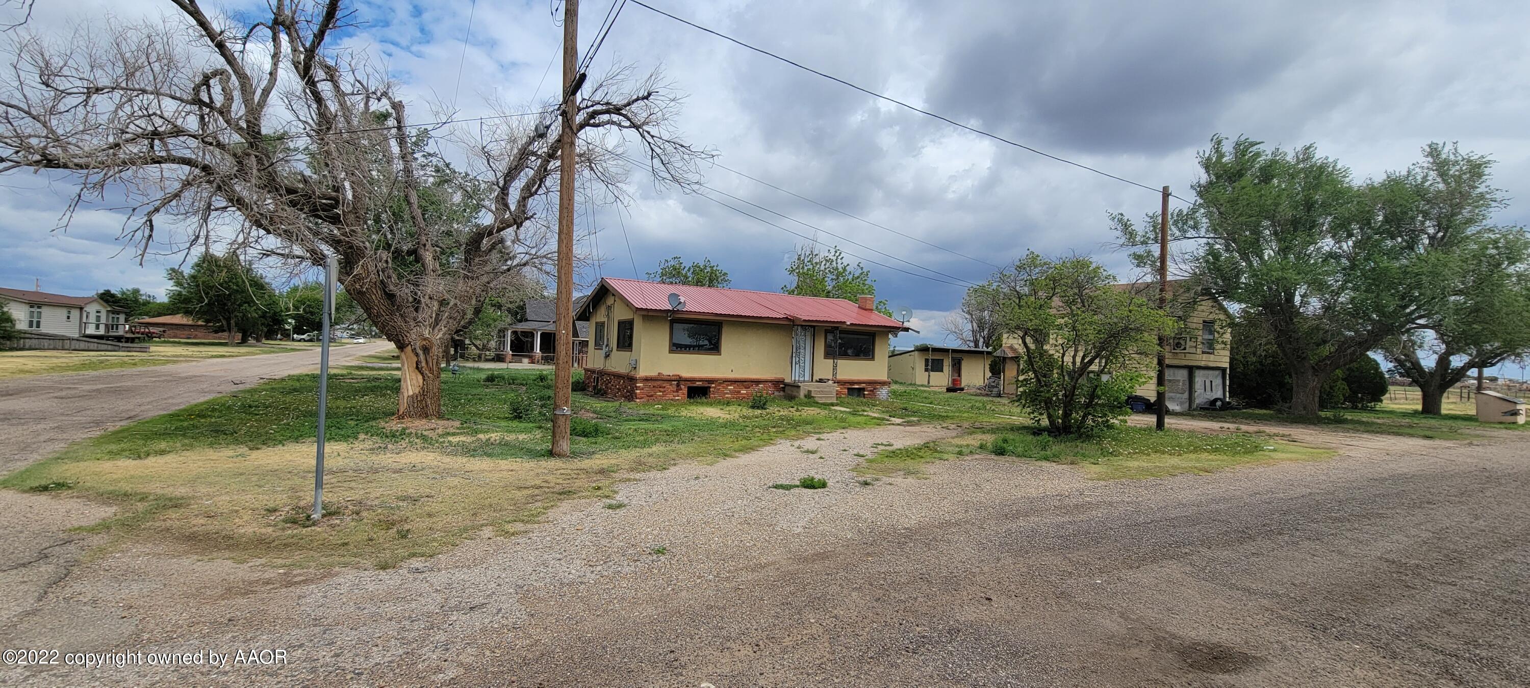 903 East 4th Street Panhandle, TX 79068 - Photo 3 of 8 20220525_123257