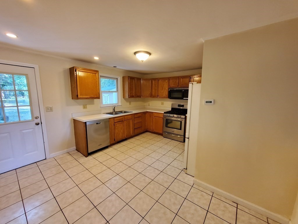 250 Groton Road Chelmsford, MA 01863 - Photo 8 of 31 Gallery Image 8