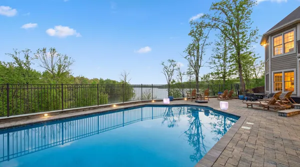 $999,000 | 153 Chelsea, Eddyville, KY 42038
