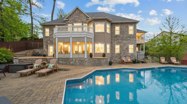 $999,000 | 153 Chelsea, Eddyville, KY 42038