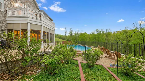 $999,000 | 153 Chelsea, Eddyville, KY 42038