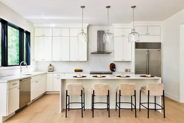 $2,999,000 | 1230 Commonwealth Avenue, Newton, MA 02468