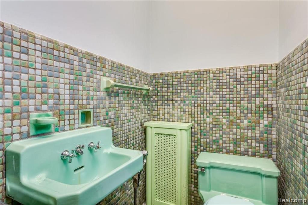 19505 Canterbury Road Detroit, MI 48221 - Photo 23 of 32