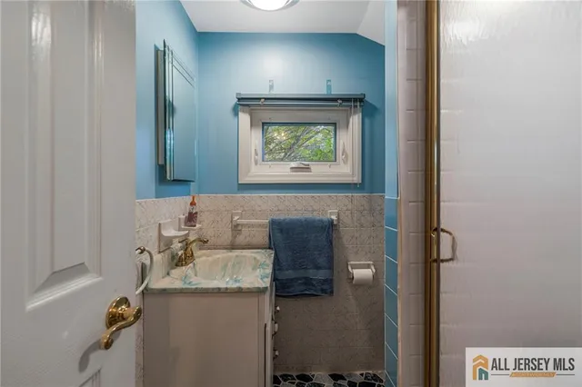 $799,000 | 608 Raritan Avenue, Atlantic Highlands, NJ 07716