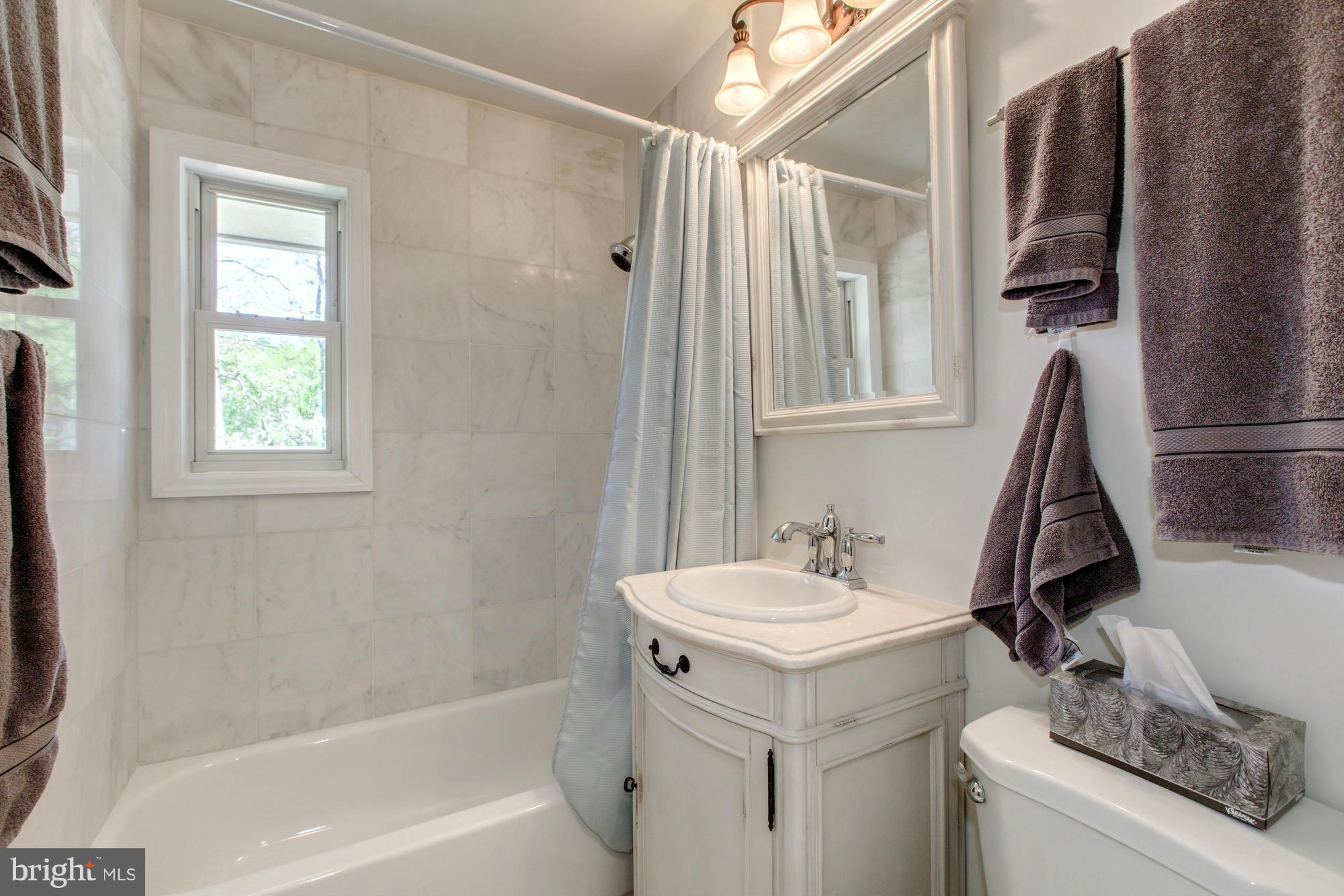 7606 Dunston Street Springfield, VA 22151 - Photo 8 of 25 Bath