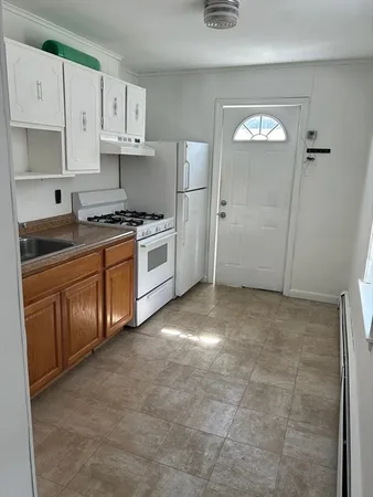 $1,800 | 23 Brown Street, Unit 1, Waltham, MA 02453