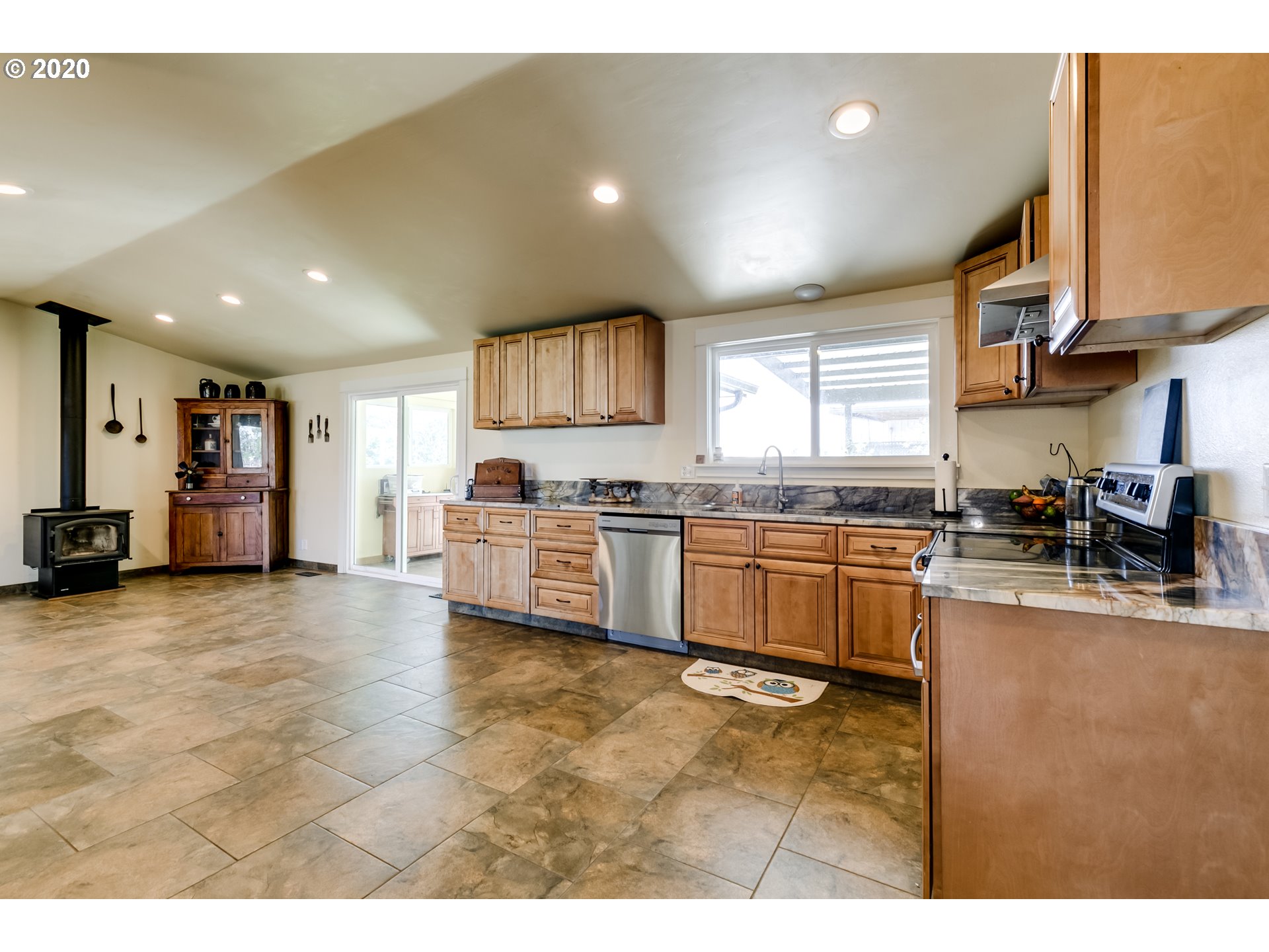 89518 Fir Butte Road Eugene, OR 97402 - Photo 9 of 32