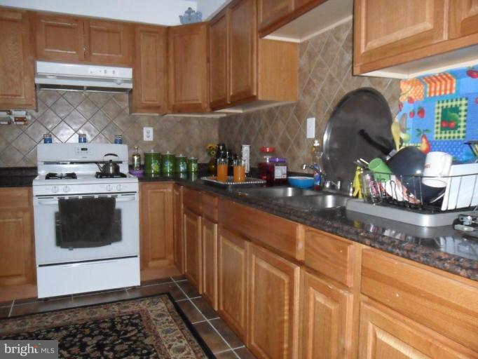 5624 7th Road South Arlington, VA 22204 - Photo 7 of 13 Kitchen
