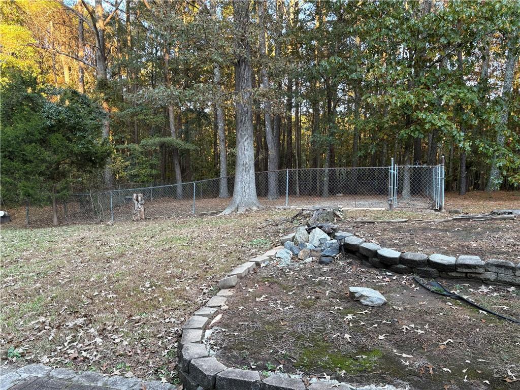211 Brooks Lane Winder, GA 30680 - Photo 19 of 27 a backyard of a house
