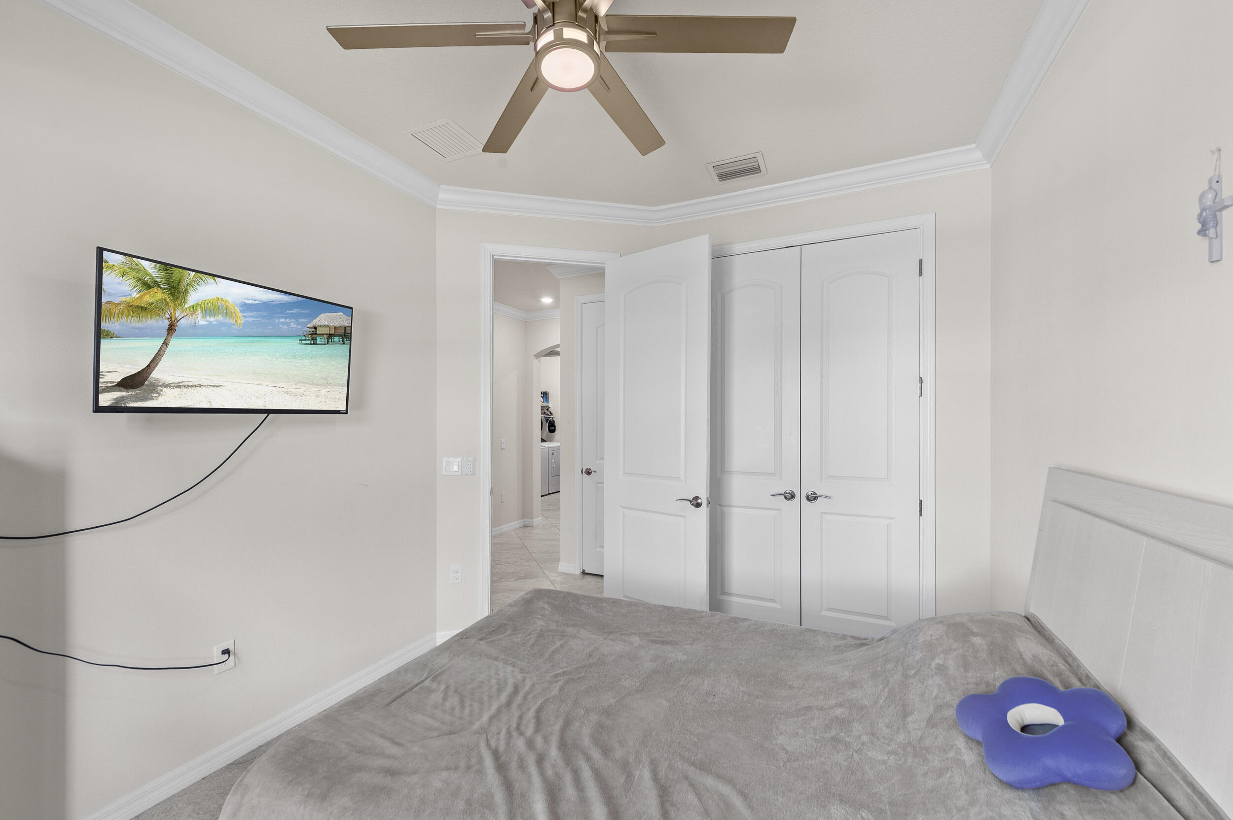 4762 Roldan Court Lake Worth, FL 33467 - Photo 15 of 33 a view of an empty room with window and cabinet