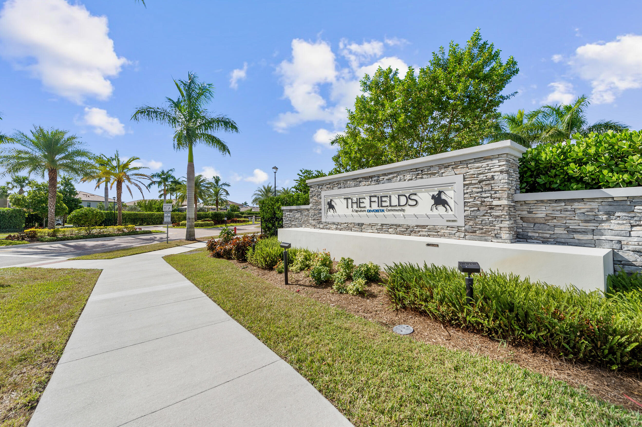 4762 Roldan Court Lake Worth, FL 33467 - Photo 33 of 33 a view of a park with palm trees