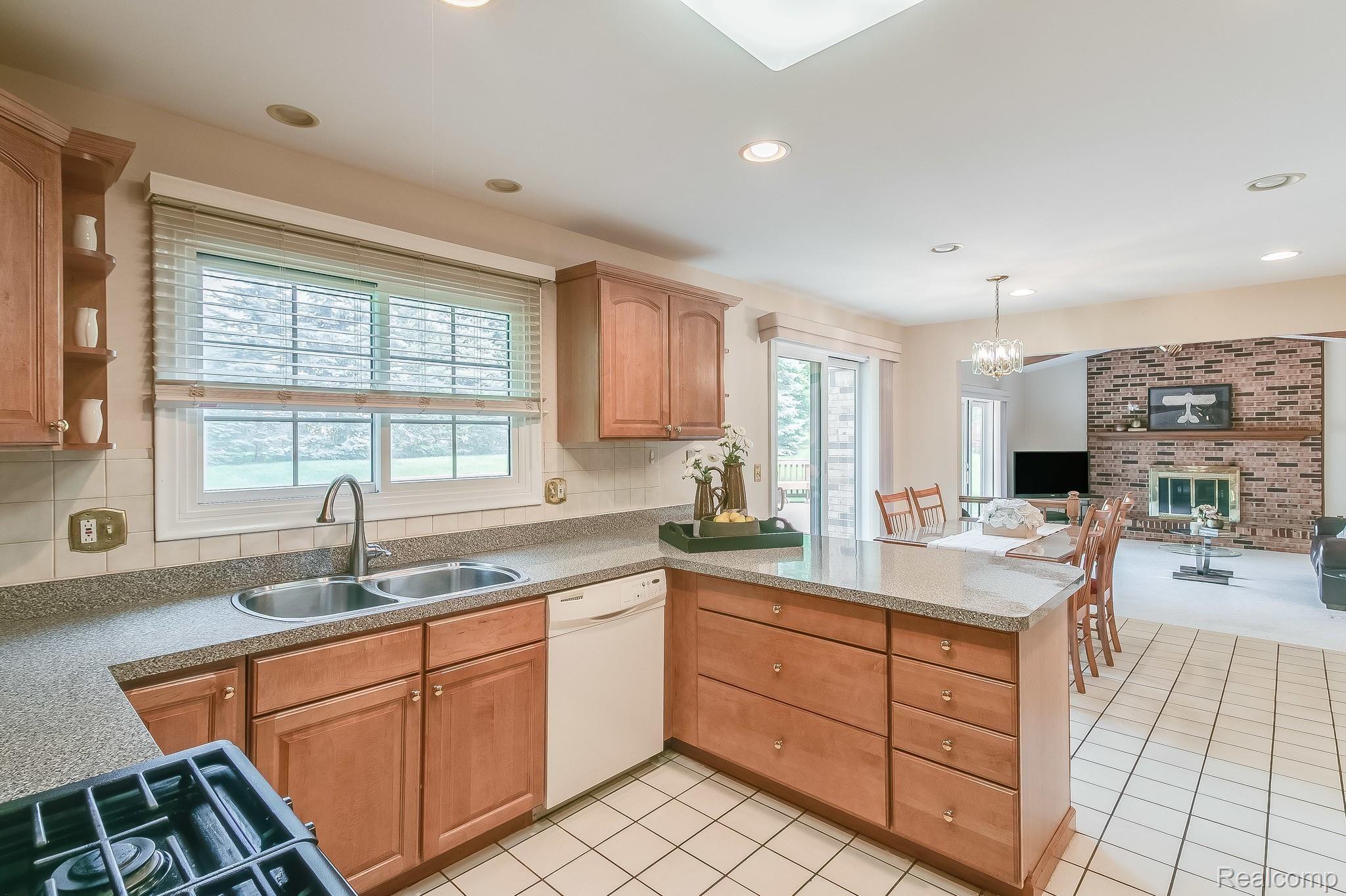 42222 Waterfall Road Northville, MI 48168 - Photo 22 of 36 IMG_0131.jpg
