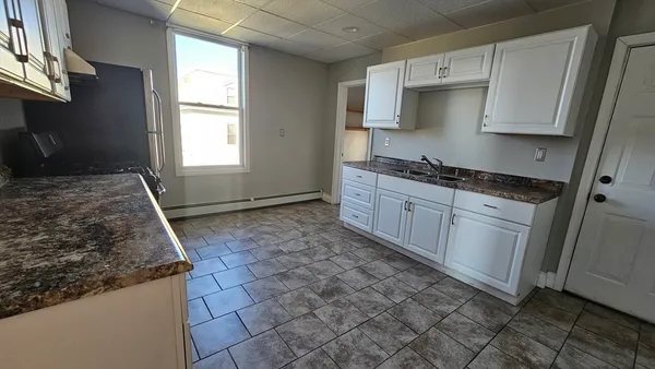 $2,200 | 204 High Street, Unit 2, Fall River, MA 02720