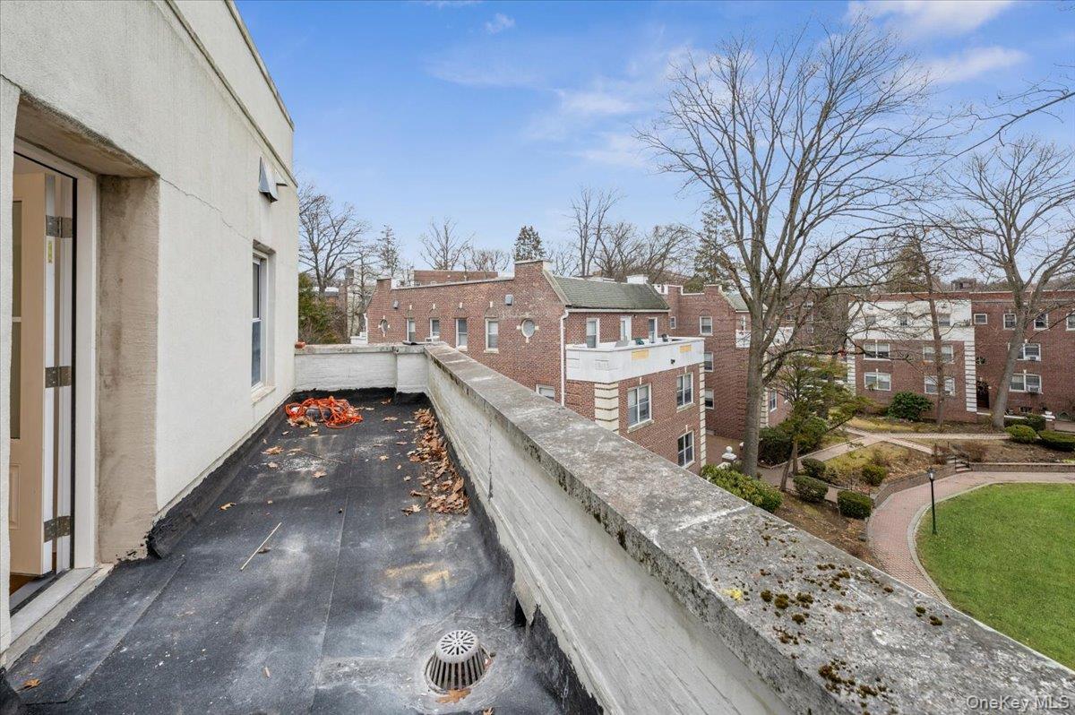 13 Sunnybrook Road, Unit 3D Bronxville, NY 10708 - Photo 12 of 17 a view of a city with tall buildings