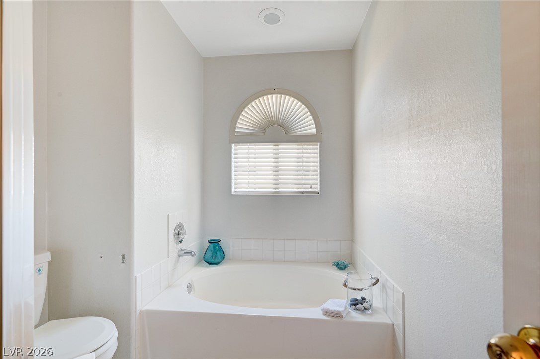 3483 Rising Sun Drive Las Vegas, NV 89117 - Photo 24 of 39 PRIMARY BATH GARDEN TUB