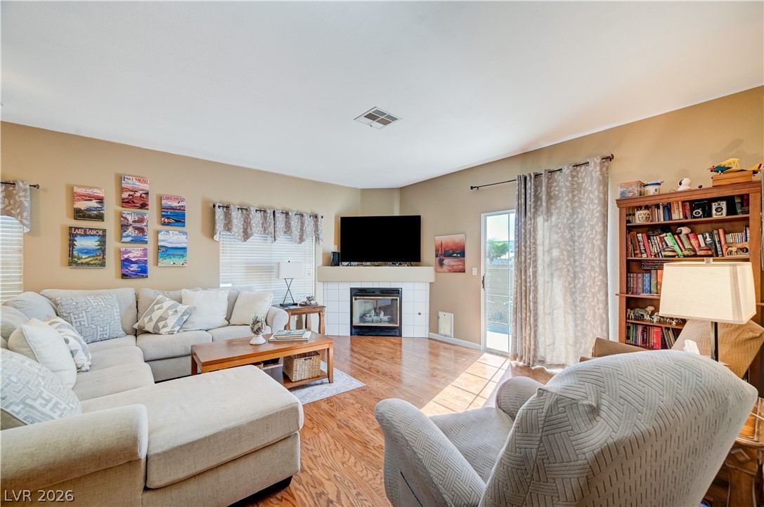 3483 Rising Sun Drive Las Vegas, NV 89117 - Photo 4 of 39 SPACIOUS LIVING ROOM