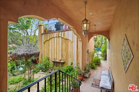 $1,999,000 | 754 Basin Drive, Topanga, CA 90290