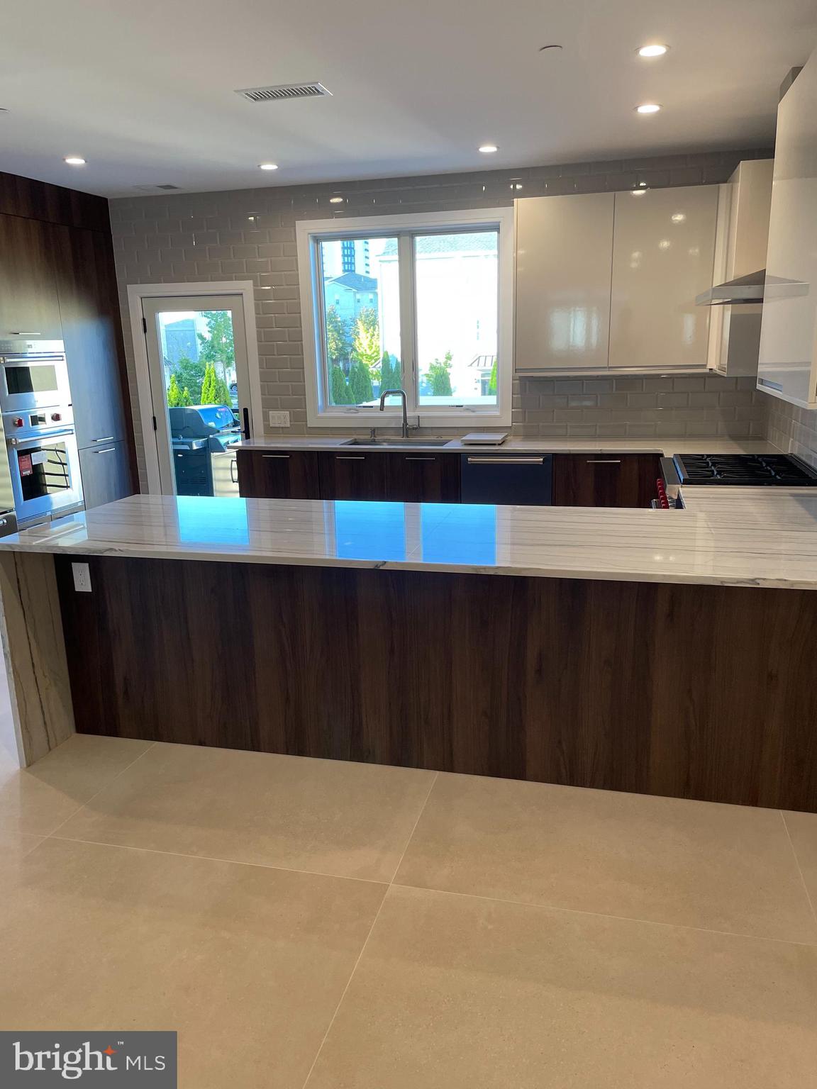 2011 Renaissance Walk, Unit 13 Philadelphia, PA 19145 - Photo 11 of 52 View of kitchen from dining area - counter dining