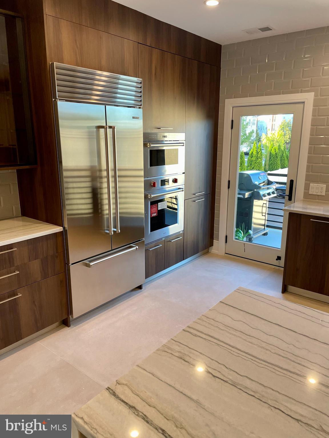 2011 Renaissance Walk, Unit 13 Philadelphia, PA 19145 - Photo 19 of 52 Sub-Zero / Wolf Gourmet appliances / Top Quality