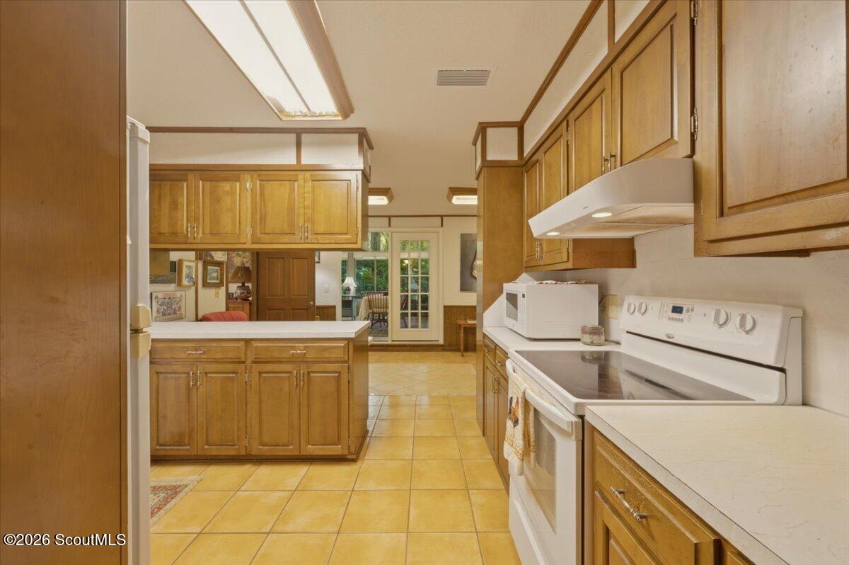 554 Old Plantation Road Jekyll Island, GA 31527 - Photo 10 of 58 Kitchen