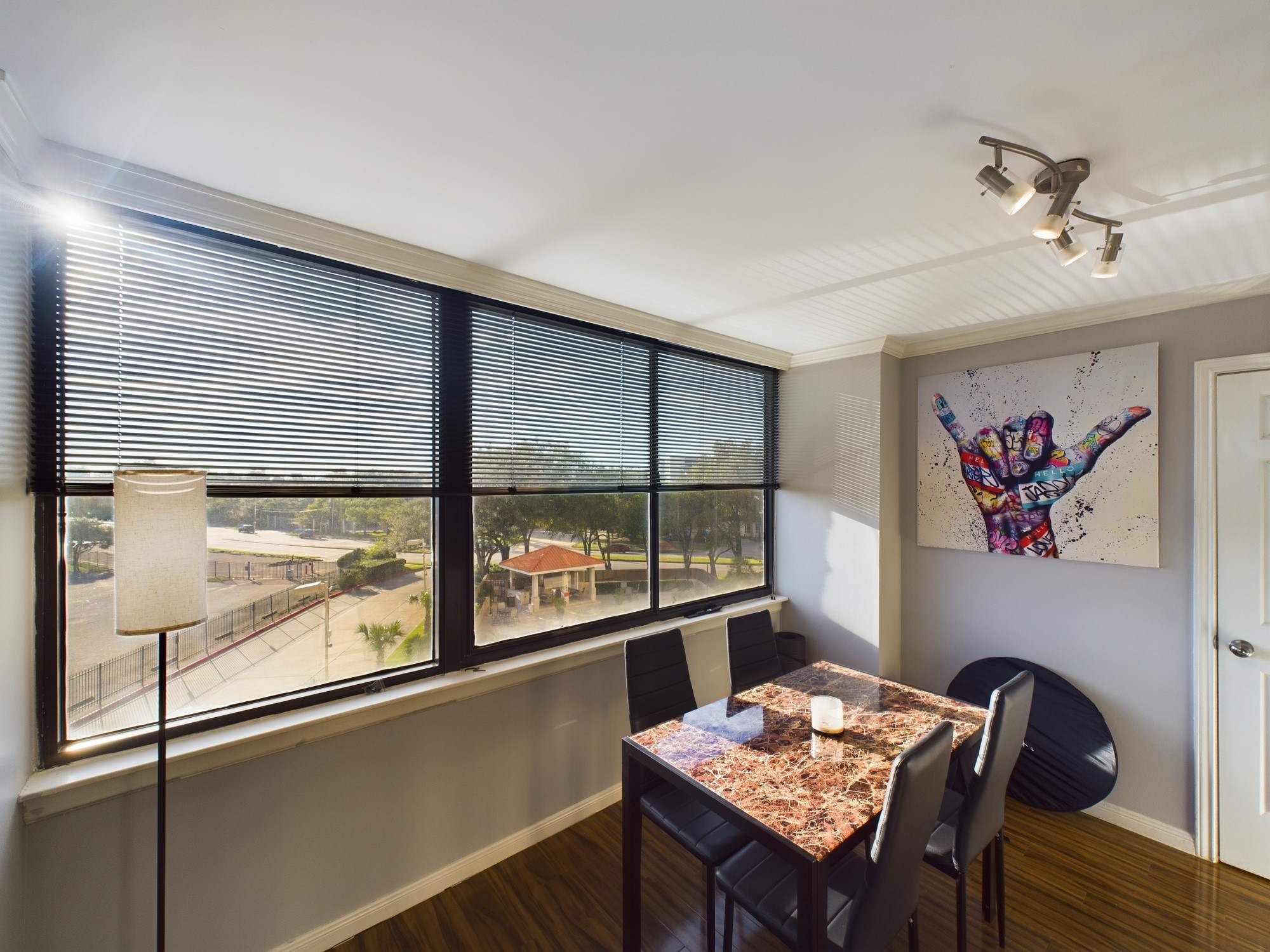 3525 Sage Road, Unit 403 Houston, TX 77056 - Photo 17 of 35 Dining Area
