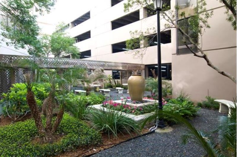 3525 Sage Road, Unit 403 Houston, TX 77056 - Photo 30 of 35 Well Maintained Amenities