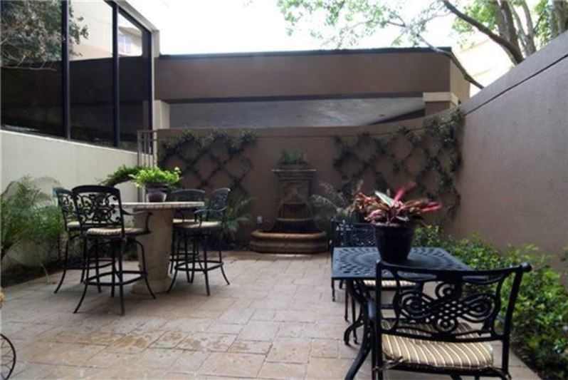 3525 Sage Road, Unit 403 Houston, TX 77056 - Photo 31 of 35 Patio Area