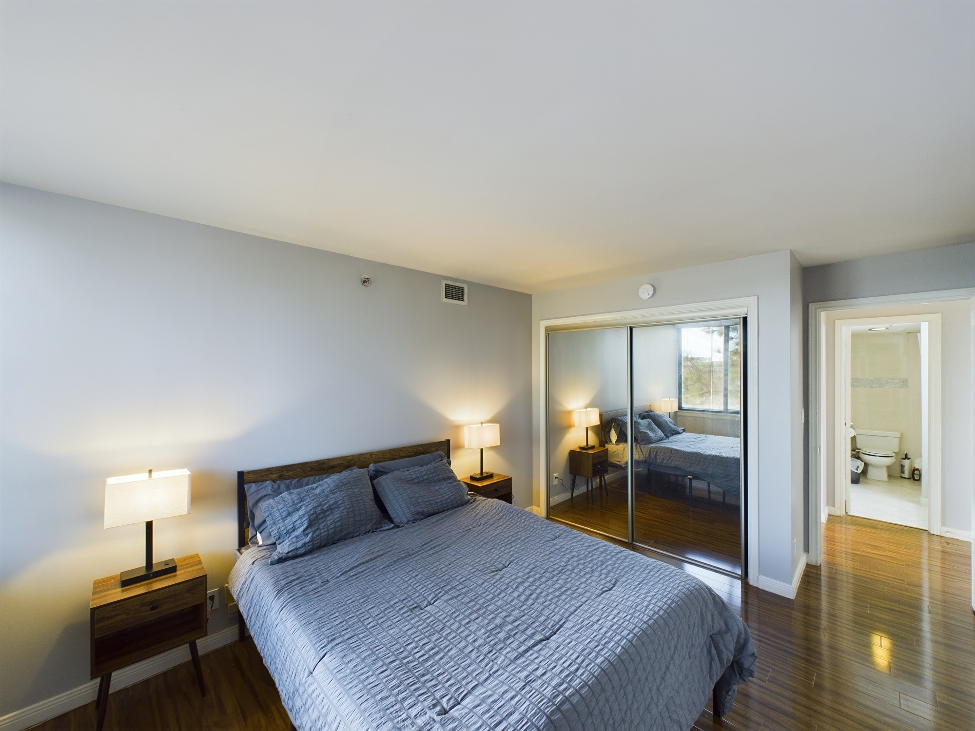 3525 Sage Road, Unit 403 Houston, TX 77056 - Photo 8 of 35 Good Sized Bedroom with Sliding Mirror Door Closet