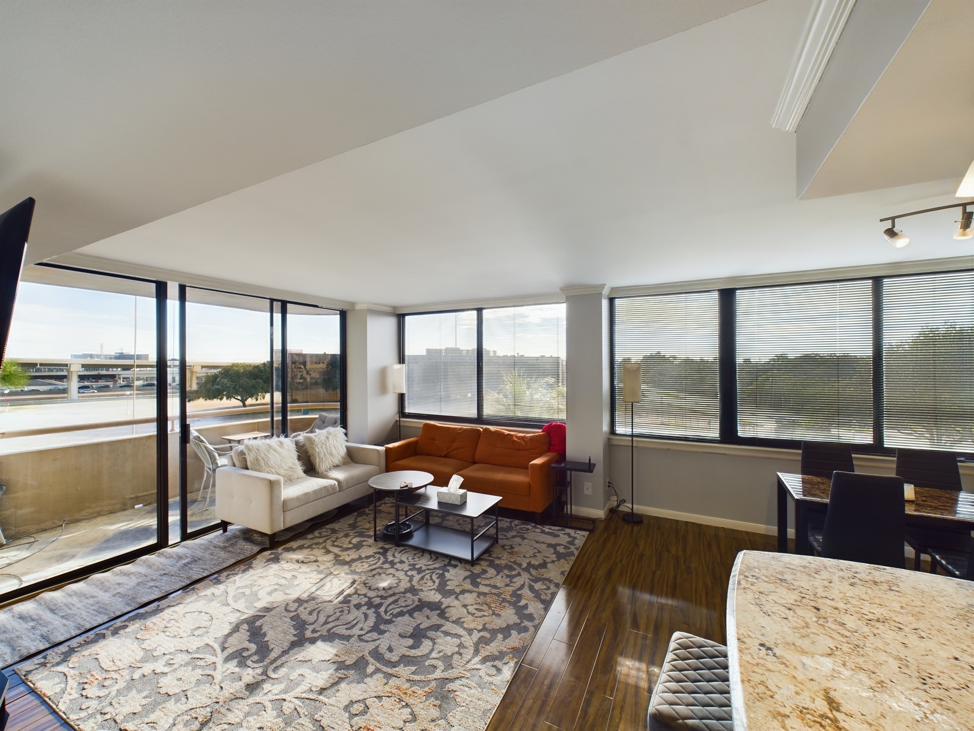 3525 Sage Road, Unit 403 Houston, TX 77056 - Photo 10 of 35 Corner Unit with Panoramic View