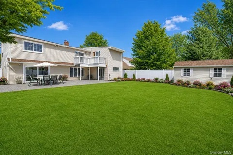 $949,000 | 25 Cobalt Lane, Westbury, NY 11590
