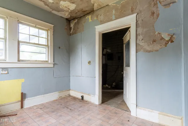 $124,500 | 1411 East Unaka Avenue, Johnson City, TN 37601