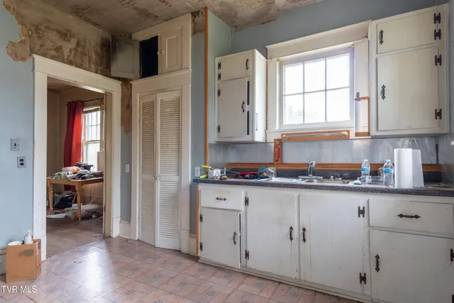 $124,500 | 1411 East Unaka Avenue, Johnson City, TN 37601