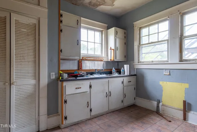 $124,500 | 1411 East Unaka Avenue, Johnson City, TN 37601