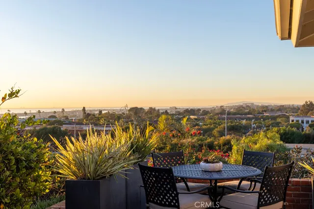 $5,295,000 | 1007 White Sails Way, Corona del Mar, CA 92625