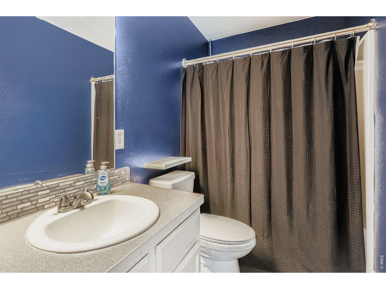 4601 West 30th Street Road Greeley, CO 80634 - Photo 18 of 27 Main bathroom (upstairs)