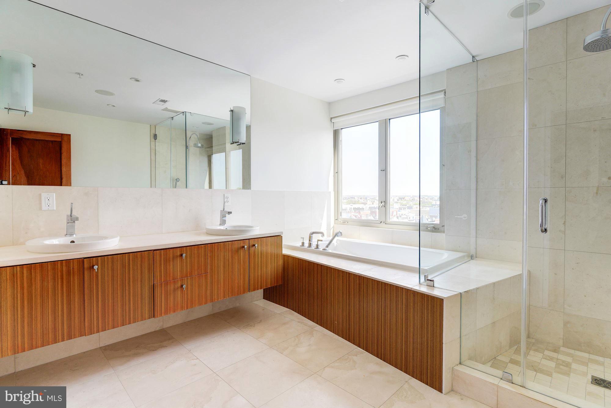 2424 18th Street Northwest, Unit R4 Washington, DC 20009 - Photo 21 of 30 Bath (Master)