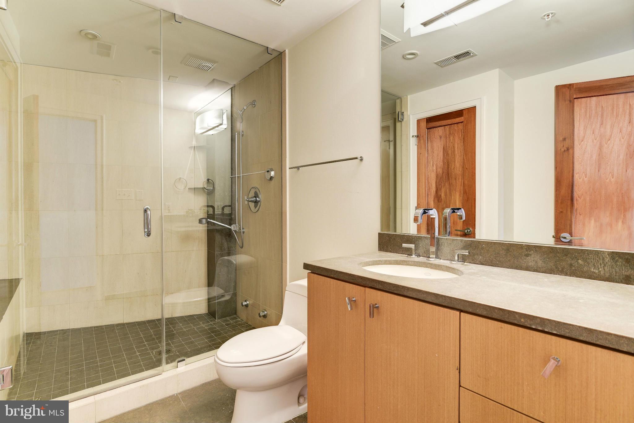 2424 18th Street Northwest, Unit R4 Washington, DC 20009 - Photo 25 of 30 Bath