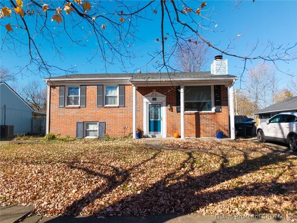$230,000 | 313 Fairwood Drive, Jeffersonville, IN 47130