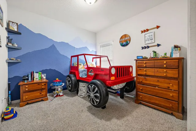 a view of a livingroom with furniture